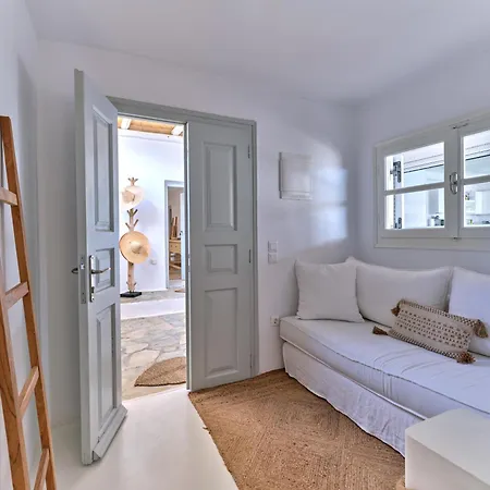Beachhouse Small Santa Maria By Naoussa Direct Access Villa
