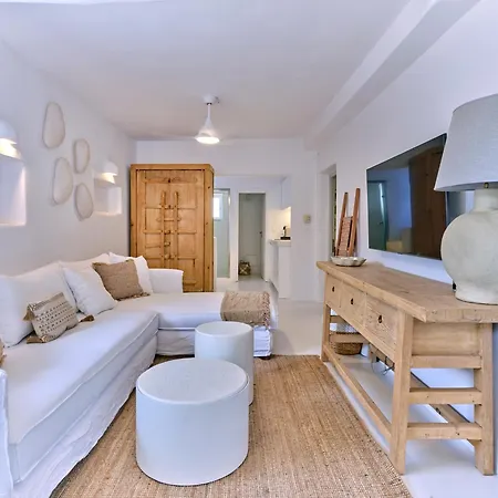 Beachhouse Small Santa Maria By Naoussa Direct Access Villa *